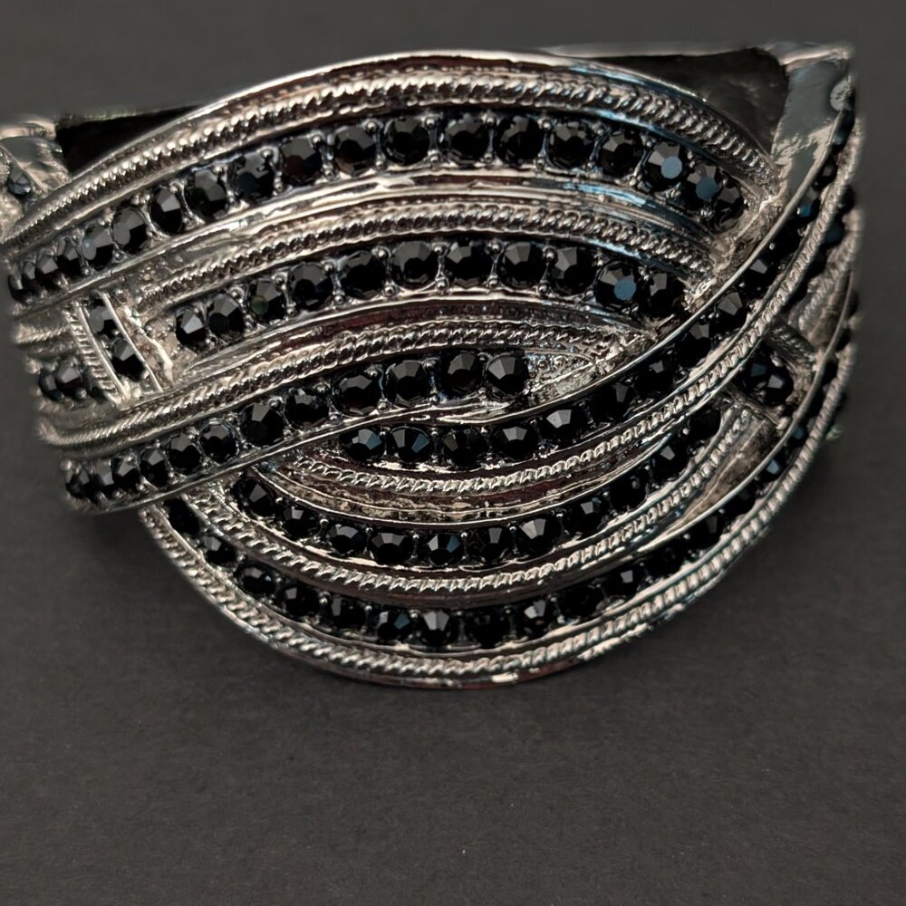 Gray metal hinge closure bracelet with black bead detail - Picture 10 of 14